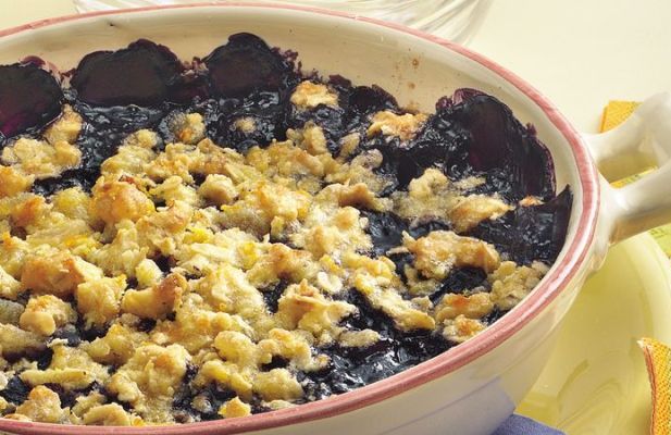 230-Calorie Slow-Cooker Blueberry-Ginger Oat Cobbler - FoodWage recipe