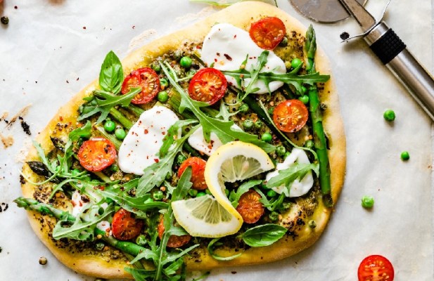 Asparagus And Pea Pesto Salad Pizza - FoodWage recipe