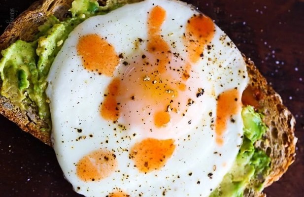 Avocado Toast With Sunny Side Egg - FoodWage recipe