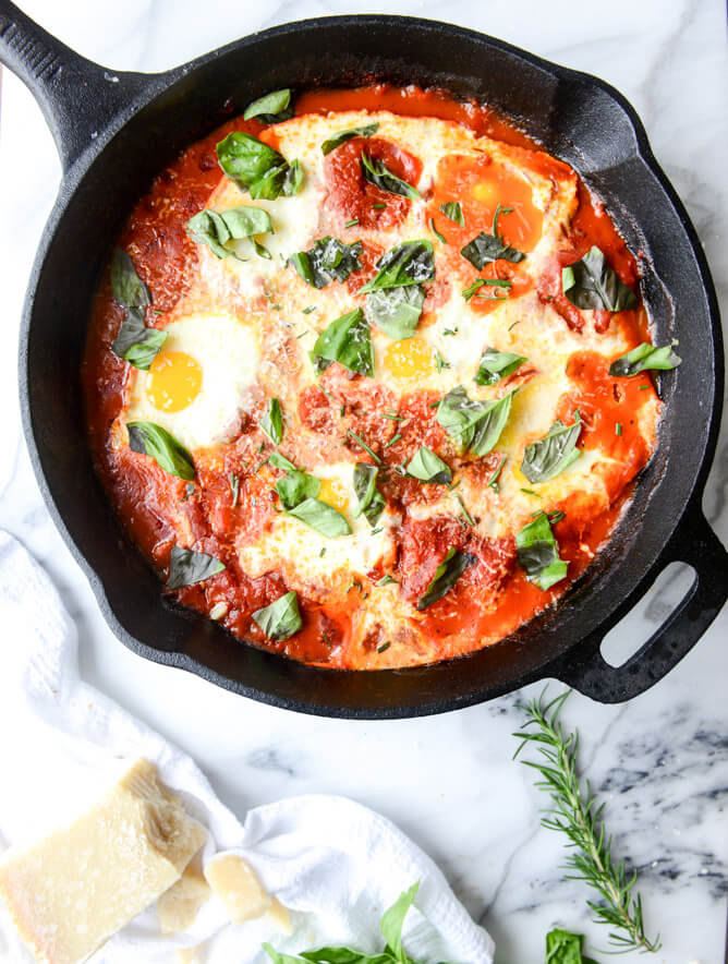 Spicy Arrabiatta Baked Eggs - FoodWage recipe
