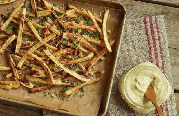 Baked Parsnip Fries With Curry-Lime Yogurt Dip - FoodWage recipe
