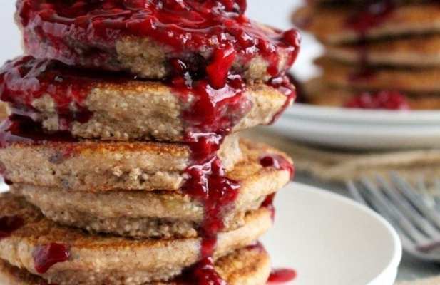 BANANA BUCKWHEAT PANCAKES & COMPOTE - FoodWage recipe