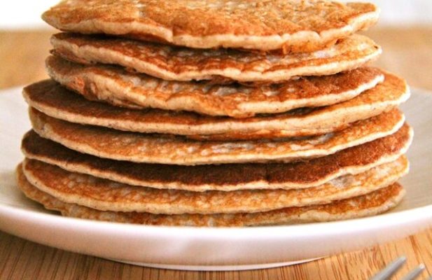 BANANA OAT GREEK YOGURT PANCAKES - FoodWage recipe