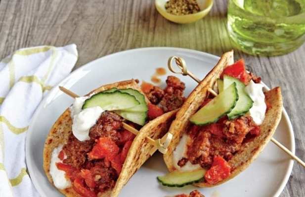 BEEF FLATBREAD WITH YOGURT SAUCE - FoodWage recipe