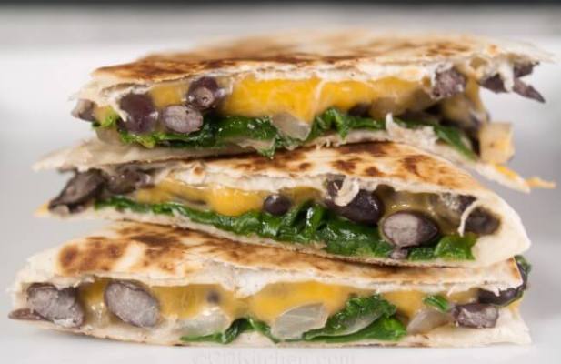 BLACK BEAN SPINACH QUESADILLA - FoodWage recipe