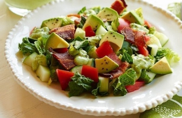 BLT Avocado-Ranch Chopped Salad - FoodWage recipe