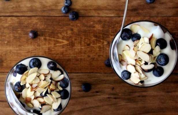 BLUEBERRY ALMOND OATMEAL PARFAIT - FoodWage recipe