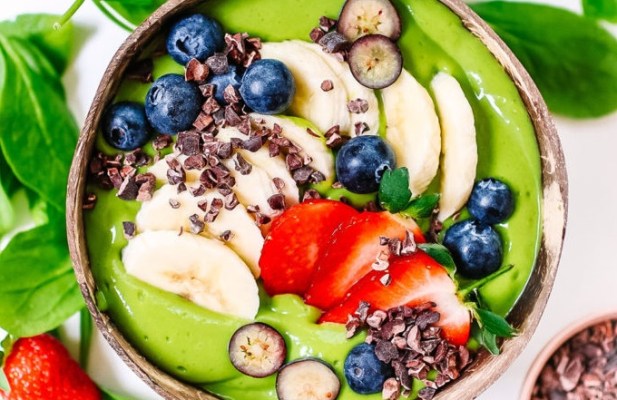 Cacao Nib & Almond Green Smoothie Bowl - FoodWage recipe