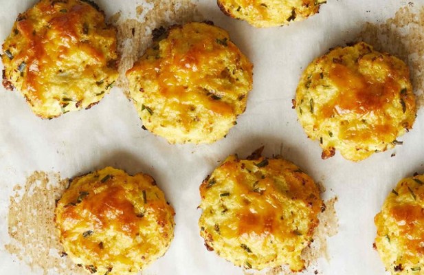 Cheesy Cauliflower Biscuits - FoodWage recipe