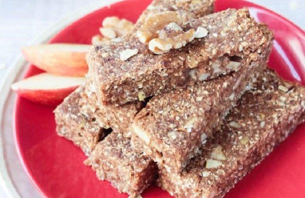 Chewy Apple Pie Bars - FoodWage recipe