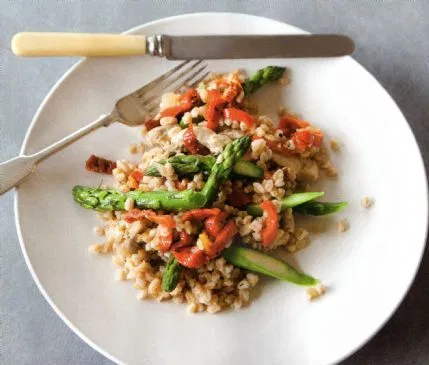 Chicken and Asparagus Farro Salad - FoodWage recipe