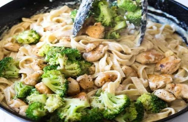 Chicken And Broccoli Alfredo - FoodWage recipe