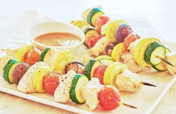 Chicken-Veggie Skewers With Peanut Sauce - FoodWage recipe