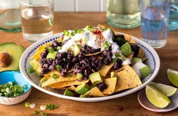 Chipotle Black Bean Nachos With Greek Yogurt - FoodWage recipe