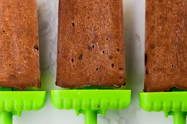 Chocolate-Avocado Pops - FoodWage recipe
