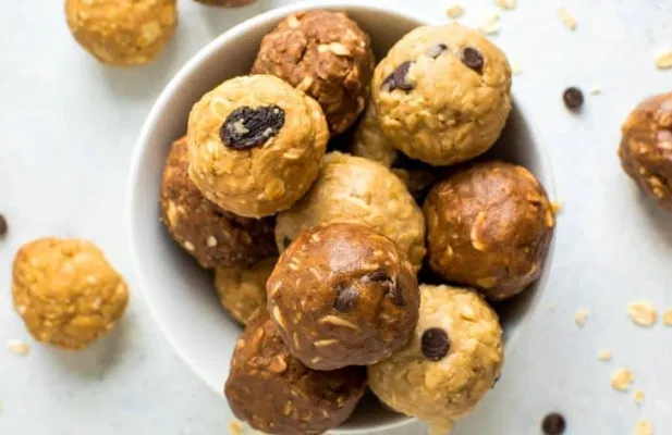 Cinnamon Raisin Cookie Protein Balls - FoodWage recipe