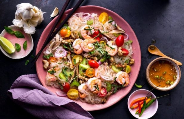 Cold Thai Noodle Salad With Shrimp And Minced Chicken - FoodWage recipe