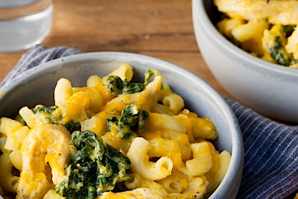 Creamy Mac N Cheese With Chicken And Baby Kale - FoodWage recipe