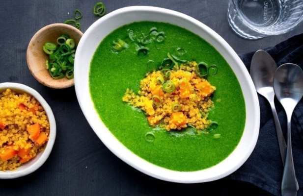 Creamy Spinach Soup With Golden Quinoa - FoodWage recipe