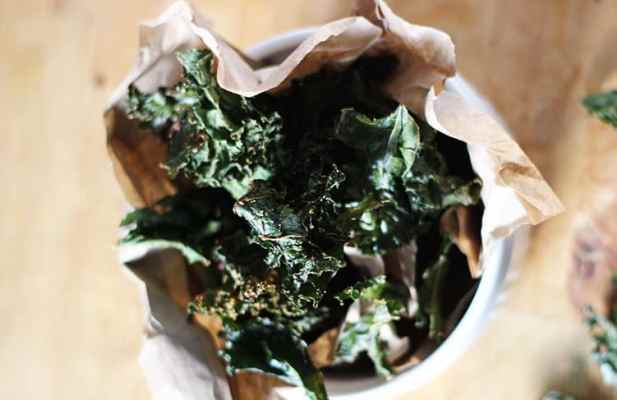 Crispy Baked Kale Chips - FoodWage recipe