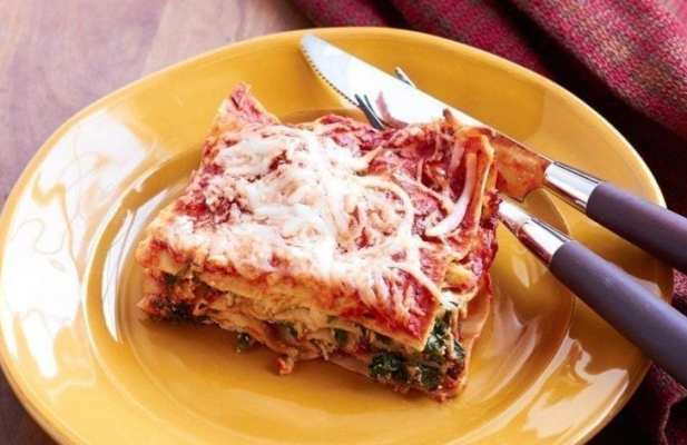 Easy Chicken & Spinach Lasagna–400 Calories Per Serving! - FoodWage recipe