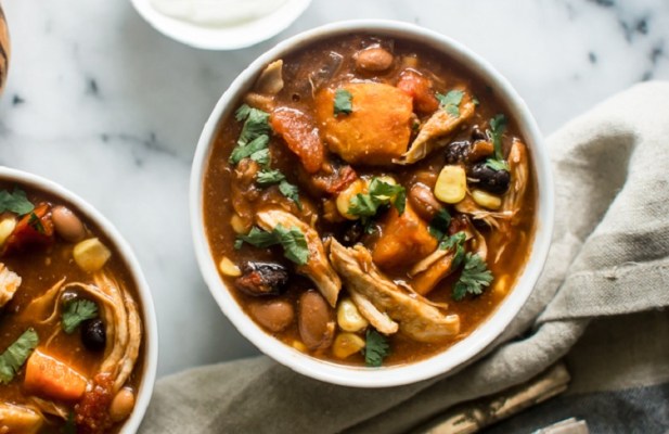 Easy Slow Cooker Chicken Chili - FoodWage recipe