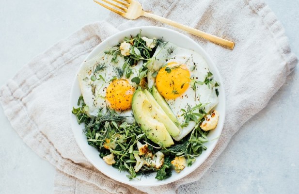 Egg-Topped Sautéed Greens Breakfast Salad - FoodWage recipe