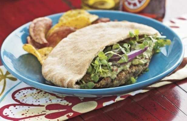 FALAFEL WITH AVOCADO SPREAD - FoodWage recipe