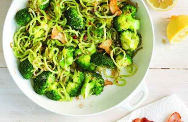 Garlicky Broccoli & Zoodles With Bacon - FoodWage recipe