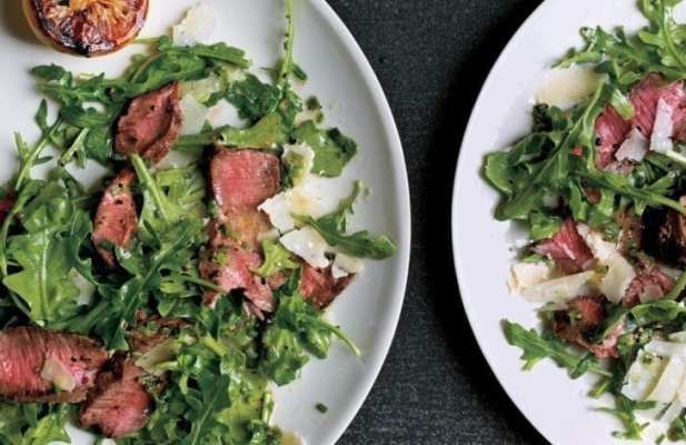 GRILLED STEAK WITH BABY ARUGULA AND PARMESAN SALAD - FoodWage recipe