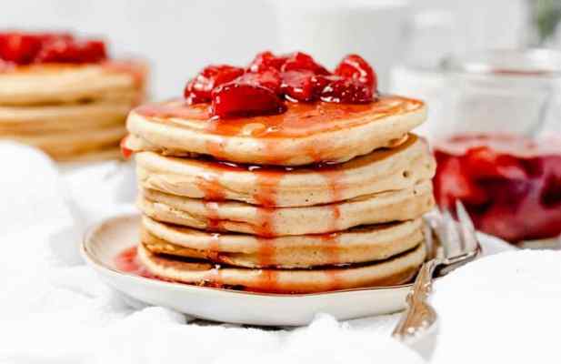 High-Protein Pancakes With Strawberries - FoodWage recipe