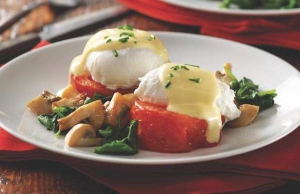 Low-Carb Eggs Florentine With Roasted Tomatoes - FoodWage recipe