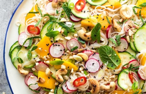 MANGO-ZUCCHINI NOODLE SALAD - FoodWage recipe