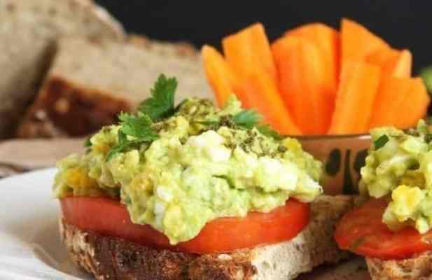 MASHED AVOCADO EGG SALAD - FoodWage recipe