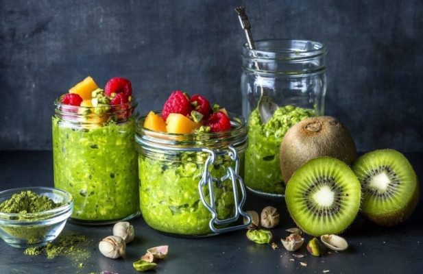 Matcha & Kale Oats Bowl With Fruit - FoodWage recipe