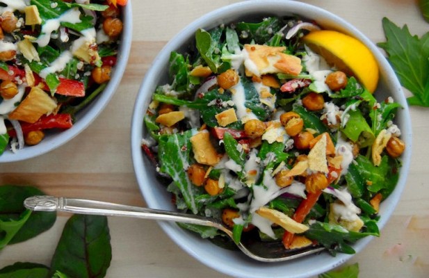 Mediterranean Salad With Crispy Chickpeas - FoodWage recipe