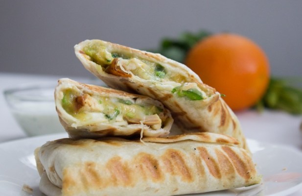 Mexican Burrito With Chicken & Avocado - FoodWage recipe