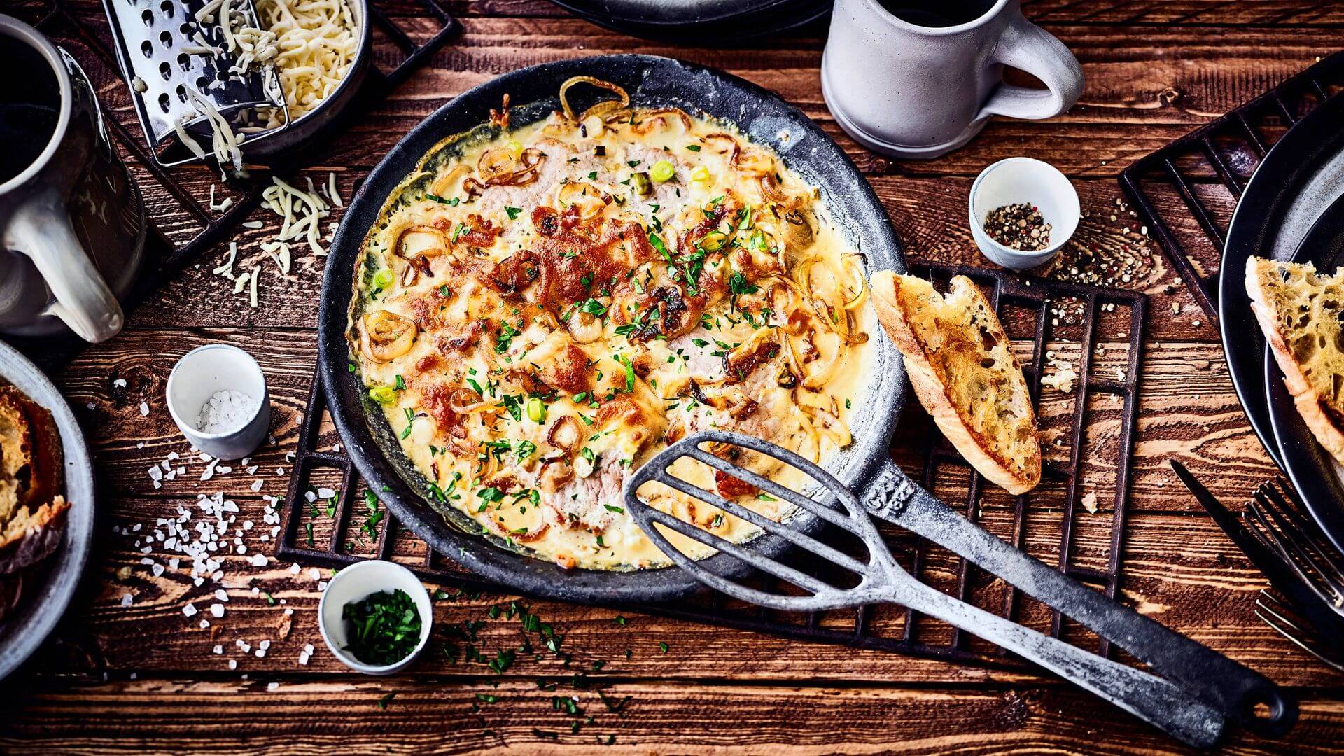 Mushroom Sauce Jägerschnitzel - FoodWage recipe