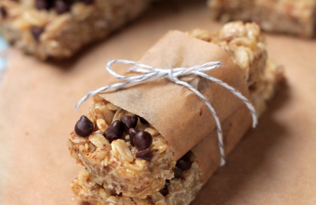 NO-BAKE GRANOLA BARS - FoodWage recipe