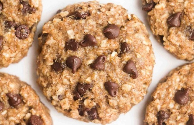 OATMEAL CHOCOLATE CHIP BREAKFAST COOKIES - FoodWage recipe