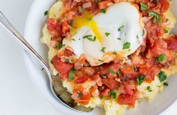 ONE-PAN MEDITERRANEAN EGGS - FoodWage recipe