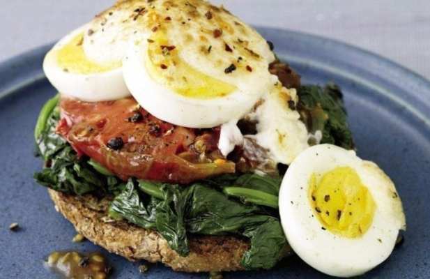 OPEN-FACED BROILED EGG, SPINACH, AND TOMATO SANDWICH - FoodWage recipe