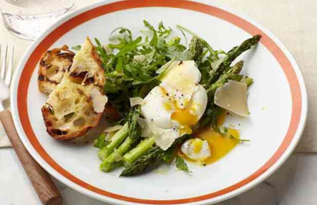 POACHED EGG AND ASPARAGUS SALAD - FoodWage recipe