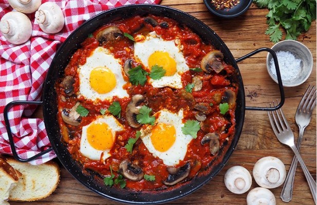 Portobello Baked Eggs With Sundried Tomatoes - FoodWage recipe