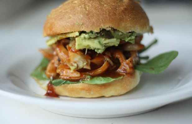 Pulled Chicken Avocado Sliders - FoodWage recipe