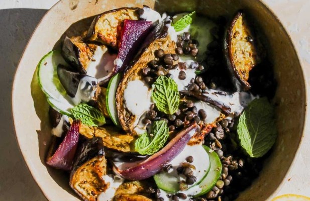 ROASTED EGGPLANT AND LENTIL BOWL WITH GARLIC YOGURT SAUCE - FoodWage recipe