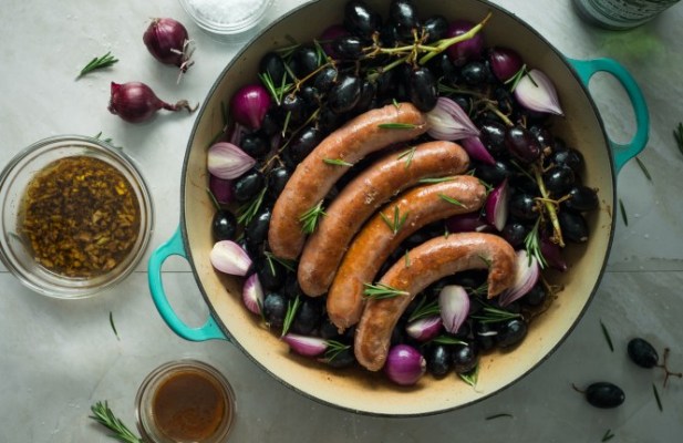 Roasted Sausages With Grapes And Pearl Onions - FoodWage recipe