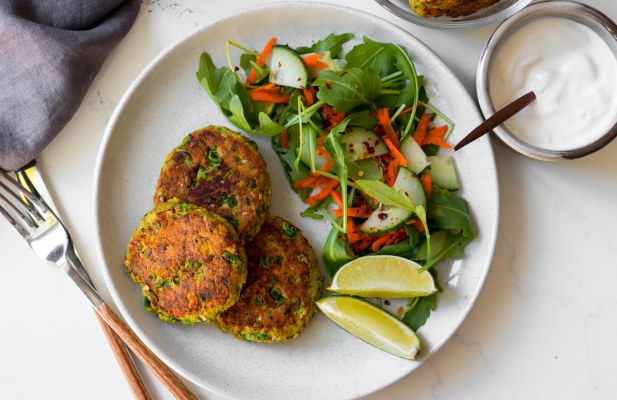 Salmon Cakes On Mixed Greens - FoodWage recipe