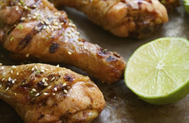 Smoked Drumsticks With Sriracha Honey Lime Sauce - FoodWage recipe