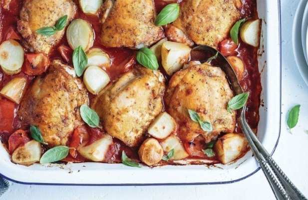 Smoky Tomato Herb Baked Chicken - FoodWage recipe